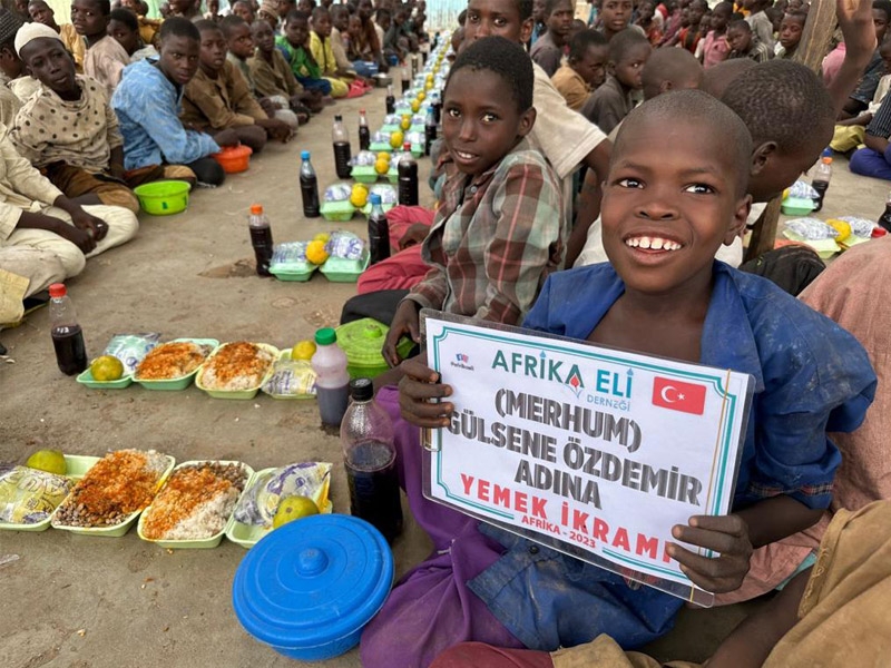 Afrika'da İftar Yemeği Organizasyonuyla Mazlumlara Yardım Eli Uzatılıyor